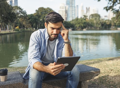 Man_Park_Tablet_City