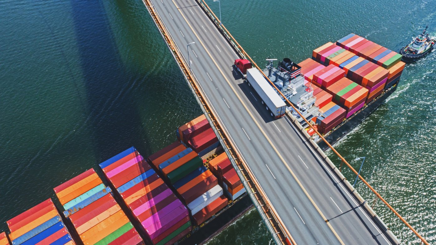 Trade balance_ Containers_Bridge_Transport